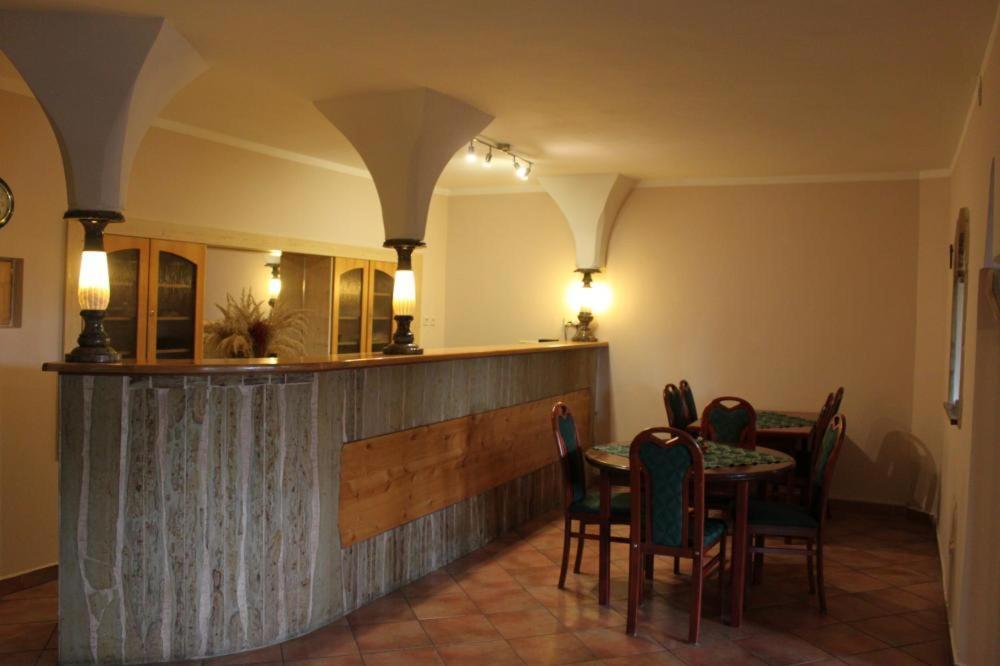 Zlaty Lev Hotel Svitavy Luaran gambar