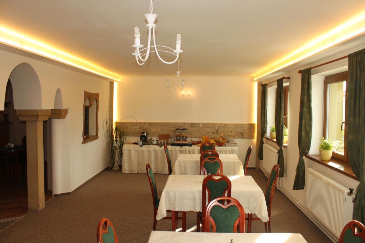 Zlaty Lev Hotel Svitavy Luaran gambar